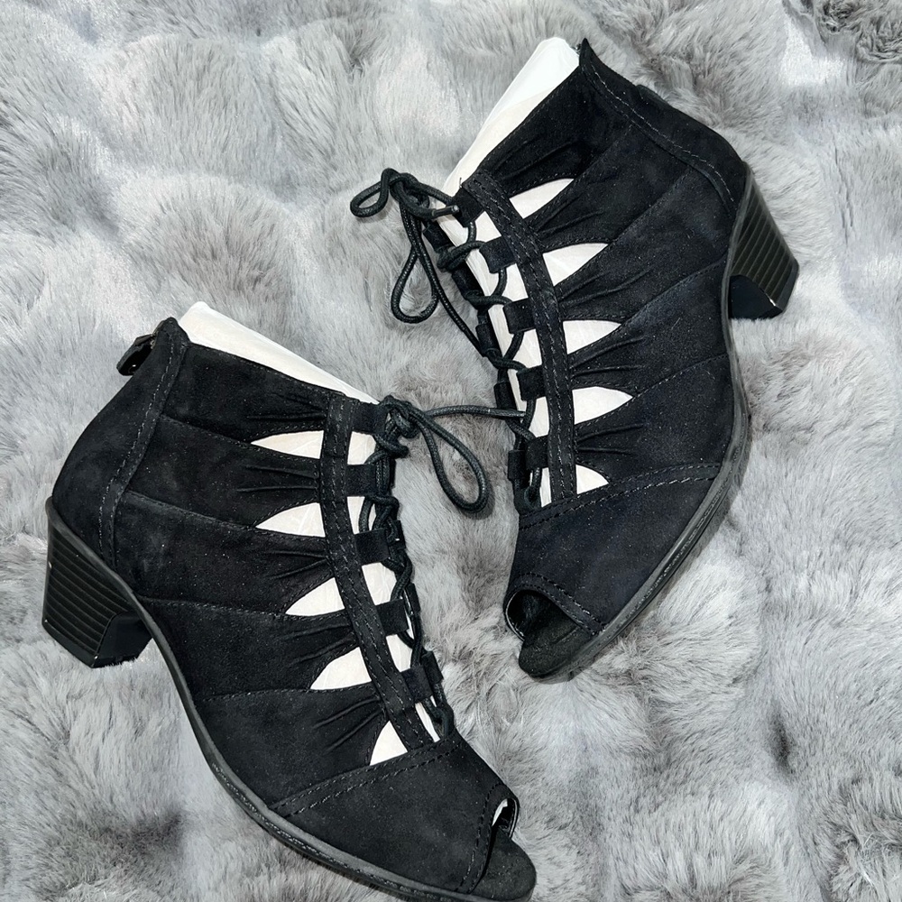 New Earth Aurora Black Suede Lace-Up Peep-Toe Boots size 7.5